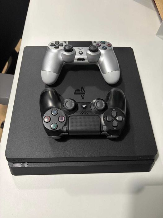 Consola PS4 Slim 500GB + 2 controllere originale V2 - Stare excelenta