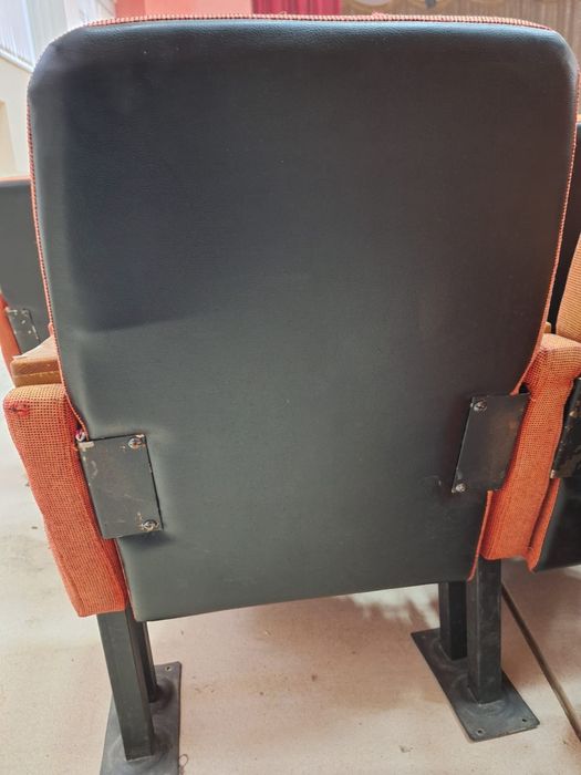 Продам театральные кресла б.у.