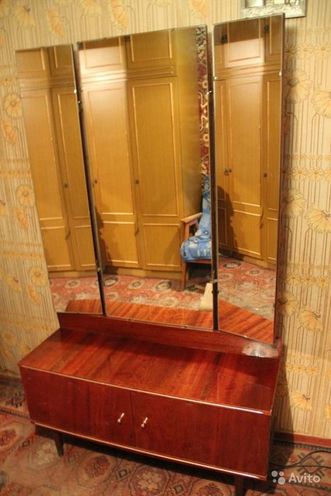 Зеркало  в хорошем состоянии