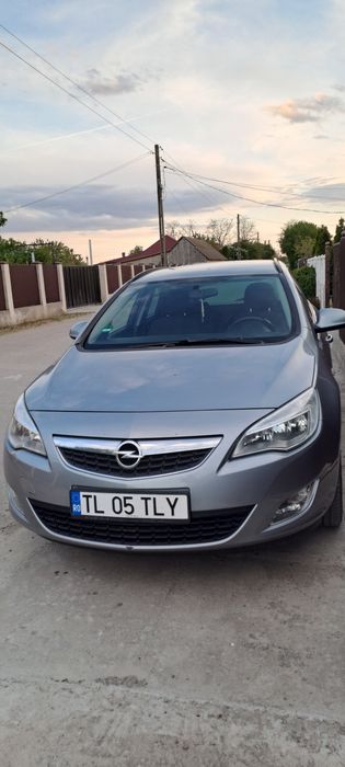 OPEL Astra 2011