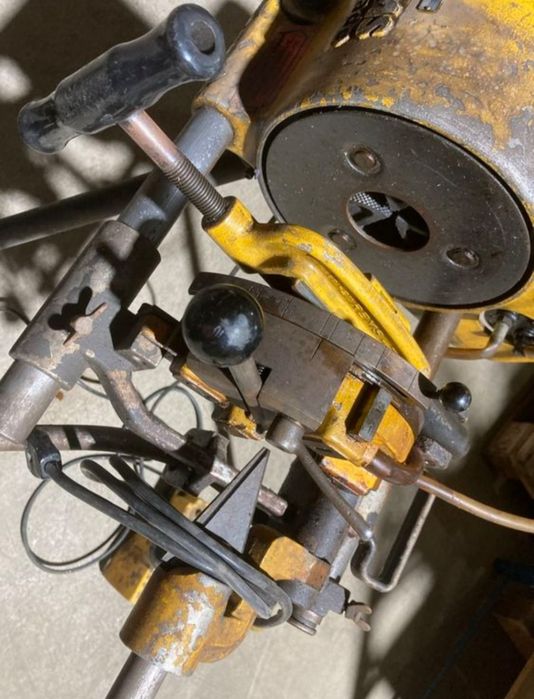 Продавам винтонарезна машина (струг за тръби) REMS Tornado 2010