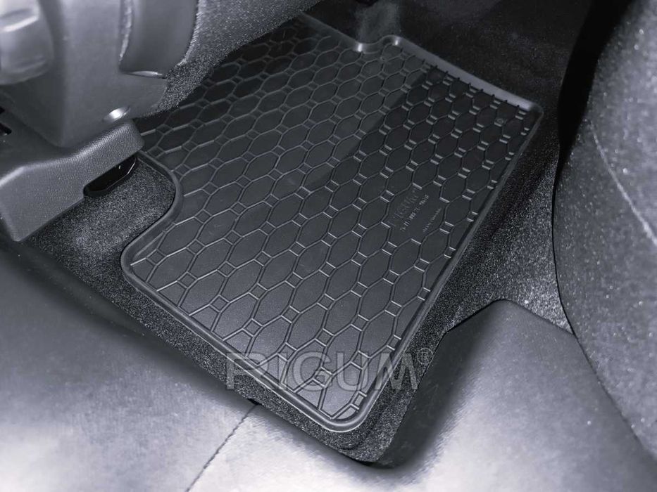 Гумени стелки или багажник PEUGEOT 3008 MHEV и e-3008 от 2024г.