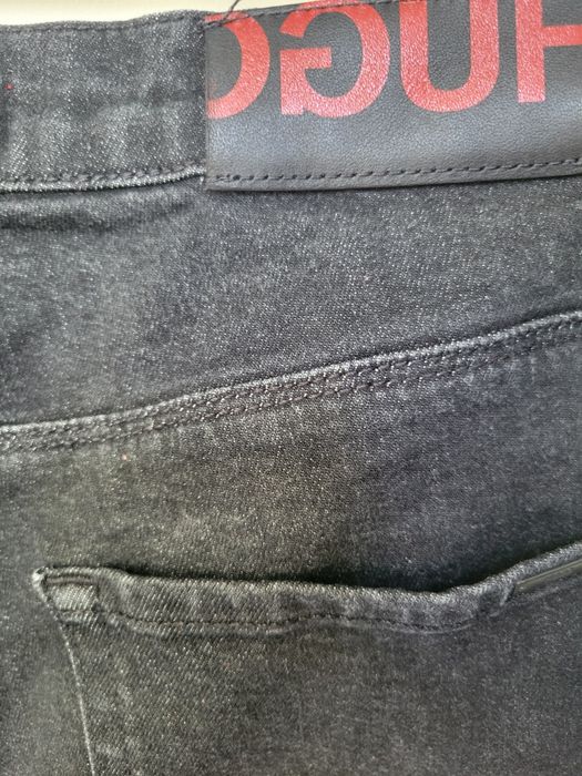Blugi noi cu eticheta Hugo Boss marimea 32 da merg la S