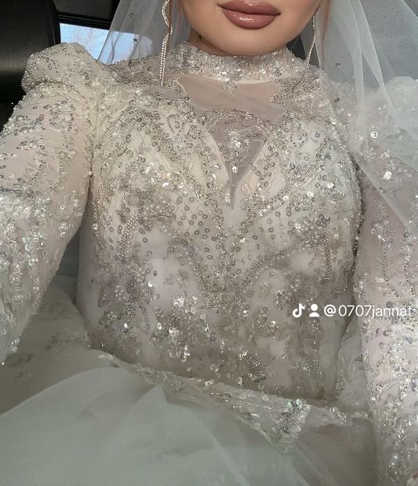 Продам очень красивая  свадебные  платья