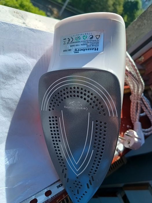Fier de calcat Hausberg HB-7850GR, 1300W, talpa invelis ceramic, abur vertical, calcare uscata, autocuratare, pulverizare, rezervor 130ml,