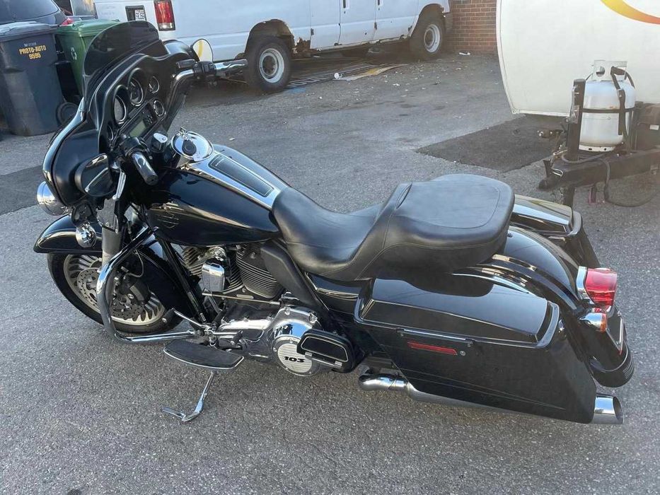 2012 Harley Davidson Electra Glide Clasic FLHTC - import Canada