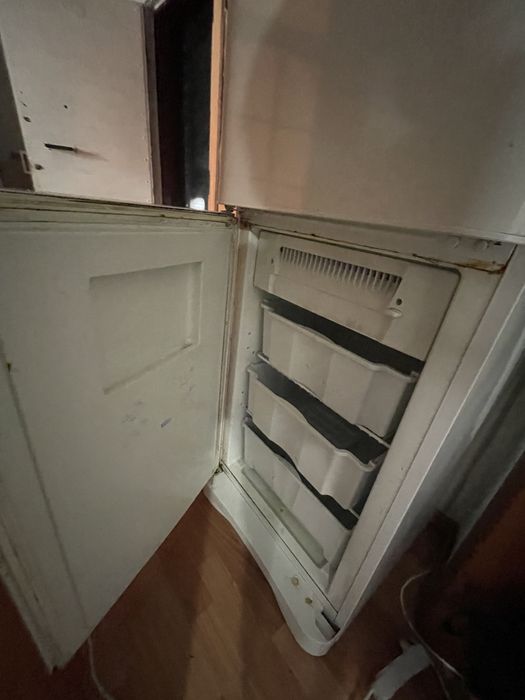 Продам холодильник indesit