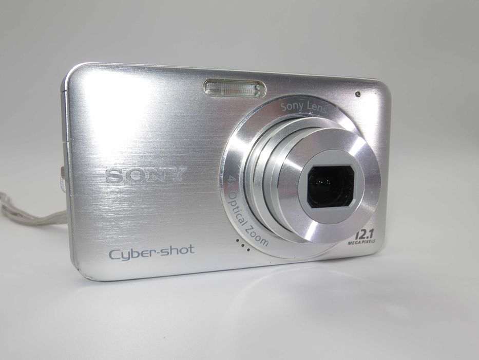 Sony Cyber-shot DSC W310 ултра компактен фотоапарат в сребърен метален корпус, цифрова камера в чудесно състояние, пълен комплект, работи отлично