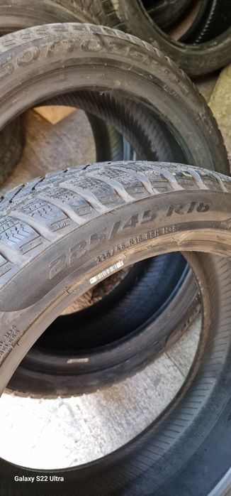 225/45/18 Pirelli Sottozero 3 Winter MOE