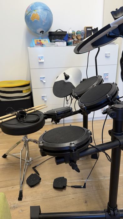 Tobe electronice Alesis Debut Kit