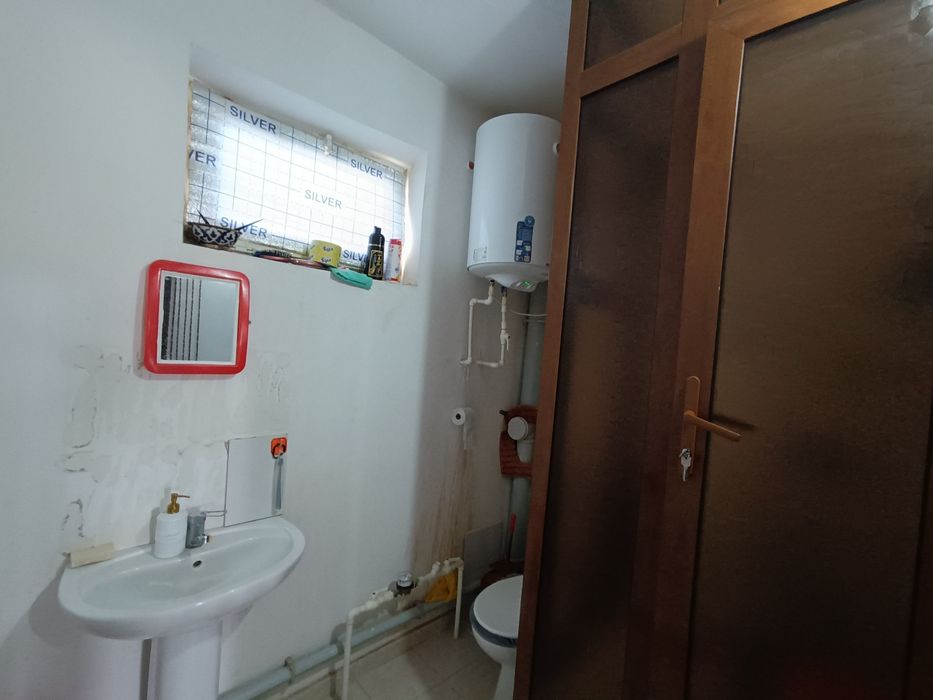 2/3/3 сотилади 42м²