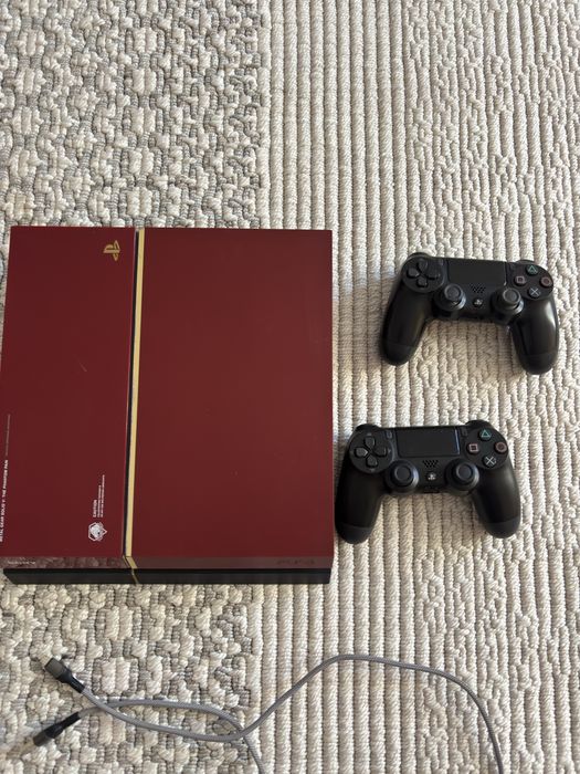 Продаётся PS4 500 GB лимитированная версия Metal Gear Solid V