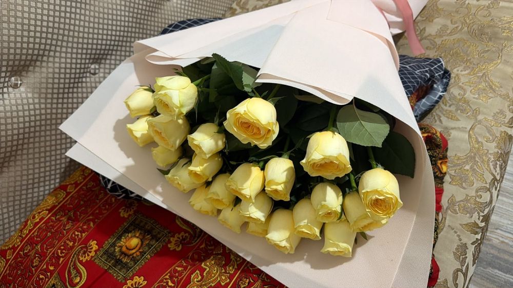 Продам 25 роз желтого цвета