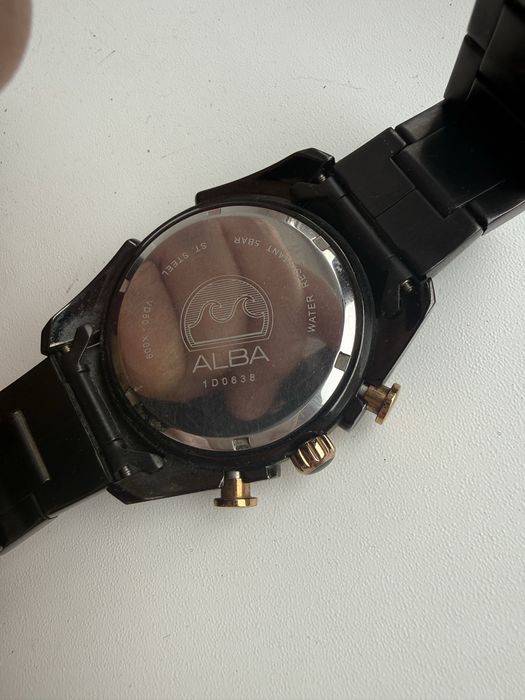 Продаю японские часы Alba