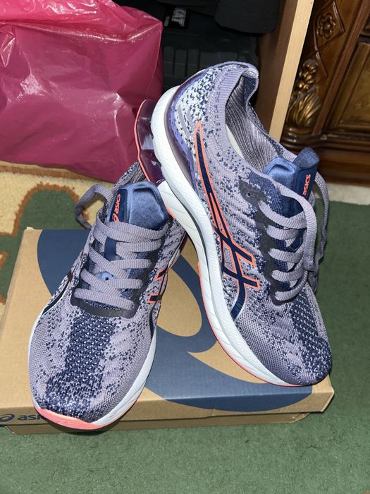 Продам новые кроссовки asics оригинал