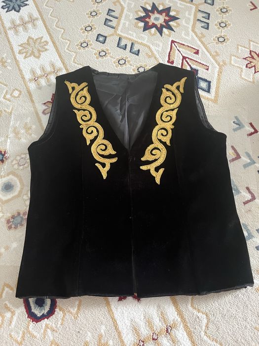 Қазақ киім қыз балаға арналған б/у 7-8 жас шамасы  5000 тенге