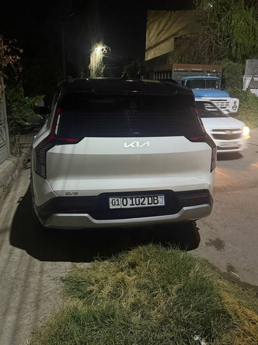 Kia ev 9 sotiladi