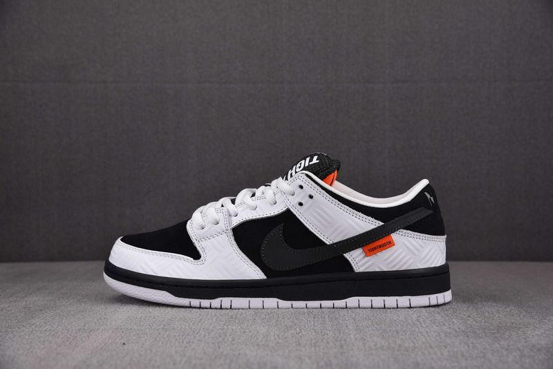Обувки Nike Dunk SB Low