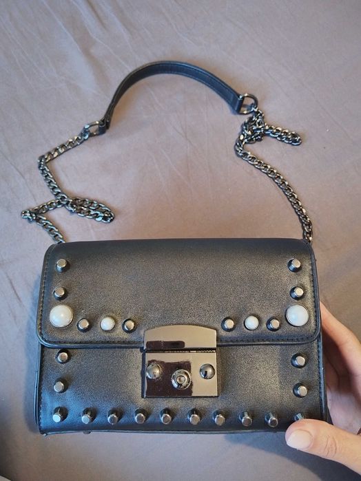 Малка кокетна чантичка