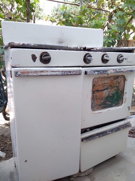 Уш ошаклы газ плита сатылады.   Бахасы 250000. Жаксы ислеп турыпты.