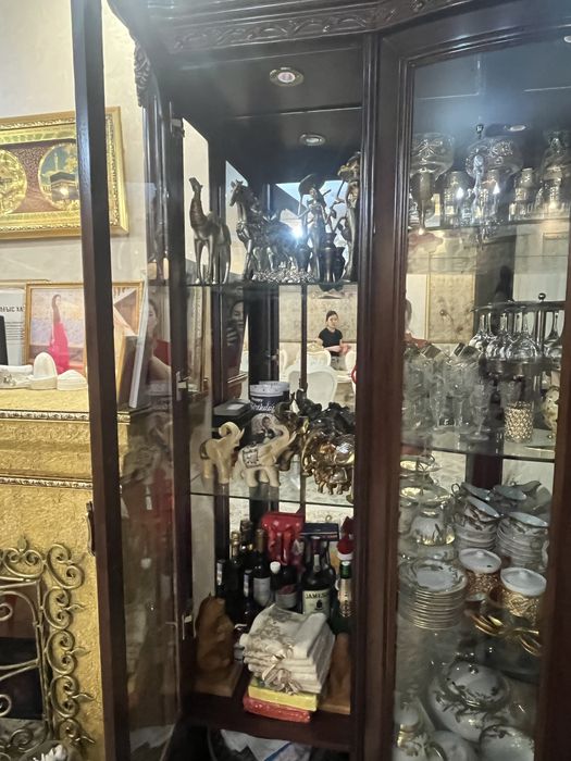 Продам красивый сервант