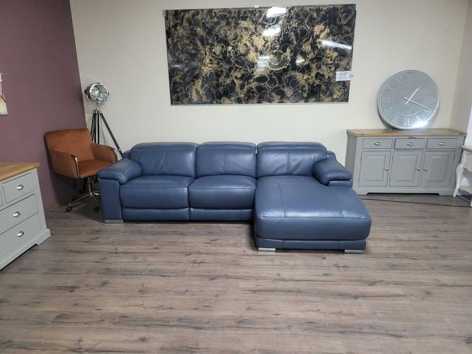 Син кожен ъглов диван Laurence с електрически релакс механизъм