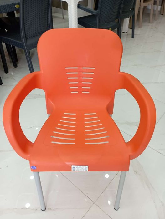 Vand mese de terasa cu scaune, sezlonguri