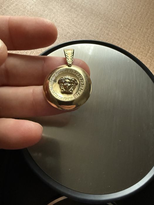 Predantiv versace de aur 14 karate