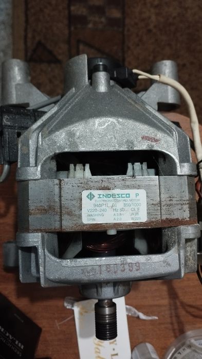 Мотор от машины Индезит