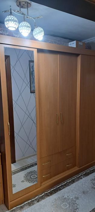 Шкаф с тумбачкой