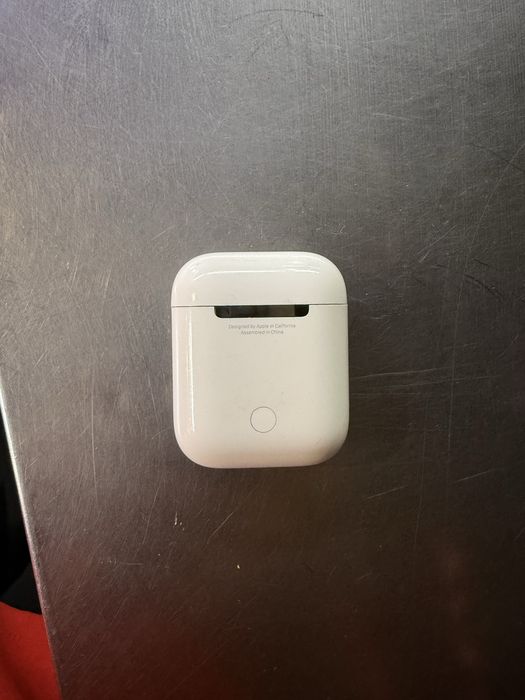 Airpods  кэйс оригинал каропка все есть