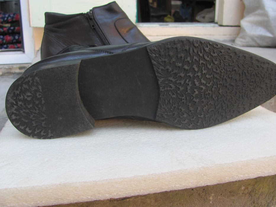 Продается Мужской Полусапоги Черный Зимный.  раз-43 ITALY..