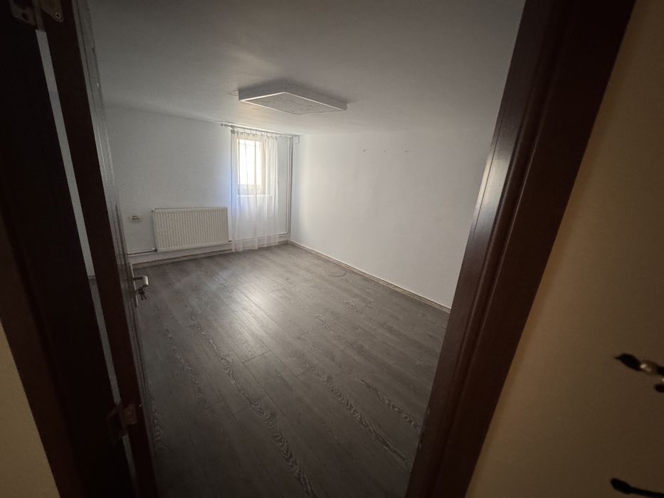 Cladire Centru langa Finante de inchiriat (toata sau pe etaje)