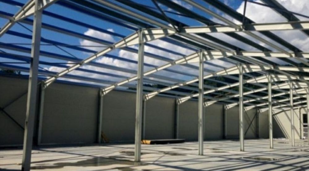 Vand hala metalica 8m lățime pe 20m lungime compusa fin ferme stâlpi p