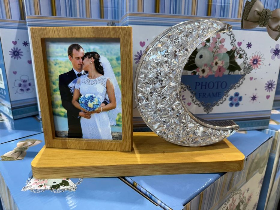 Lampa cu rama foto pe suport lemn cu USB