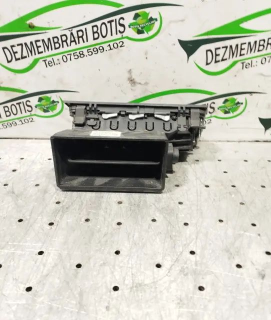 Grila ventilatie bord dreapta Seat Toledo 2014 1.2 TSI MT (105 hp)