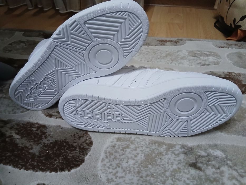 Pantofi sport pentru bărbați Adidas noi