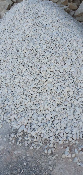 белый камен для декоратция дома