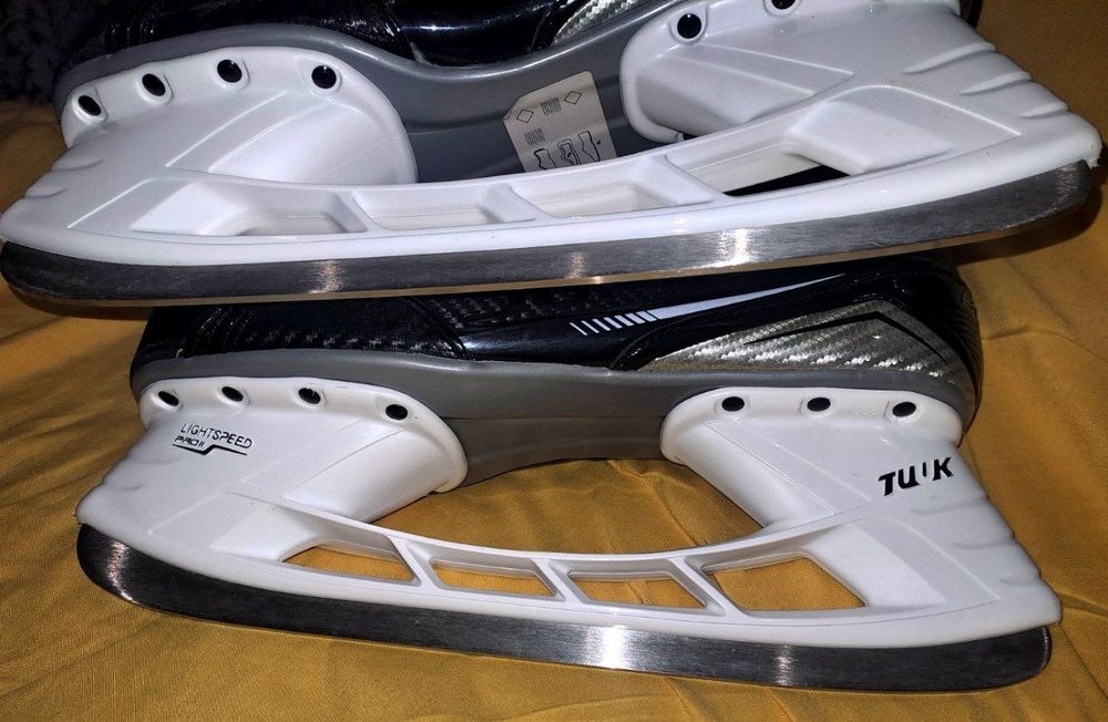 Коньки хоккейные