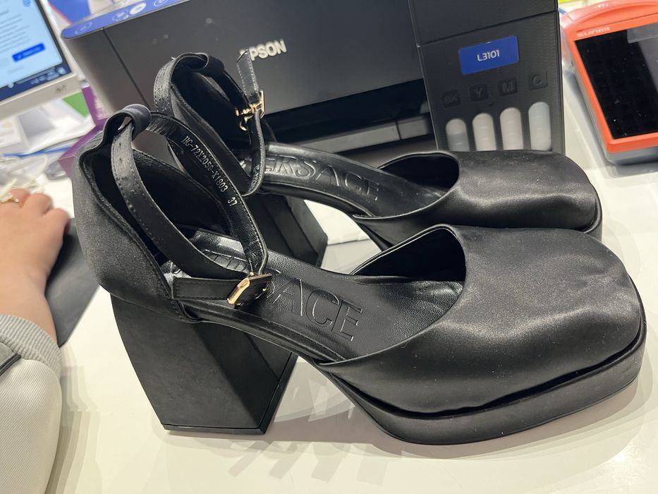 Versace женская обувь босоножки
