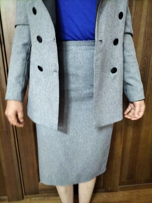 Продам классический костюм