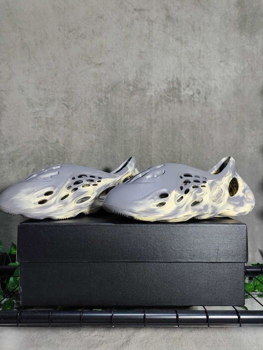 Yeezy Foam Runner marimea 44