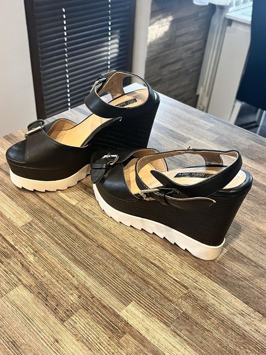 Дамски сандали