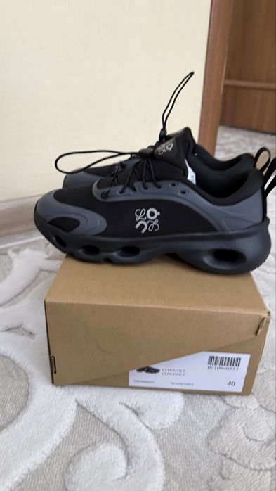 ON кроссовка.  on on