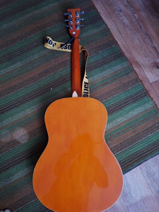 Акустическая гитара