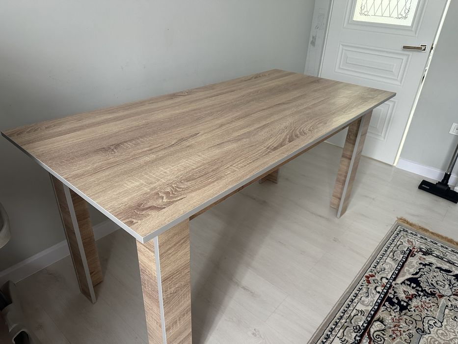 продается стол 20.000 тг почти новый