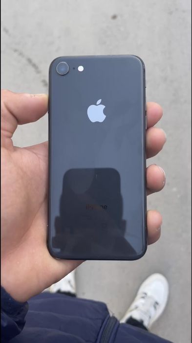 IPHONE 8 , aybi yoq umuman , hamma joyi radnoy