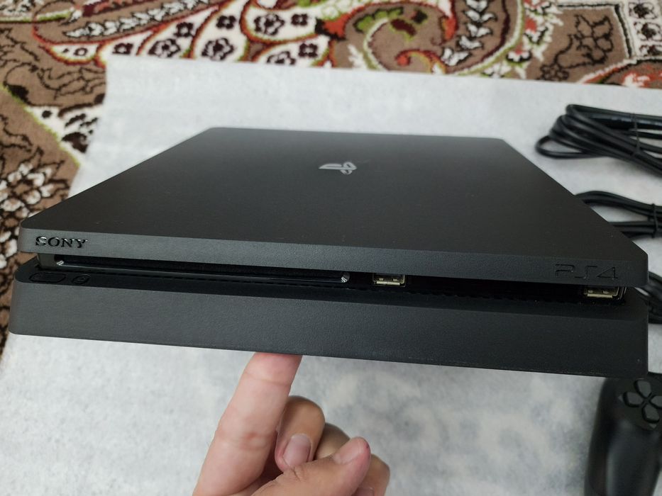 Sony РlayStаtion 4 Slim 500 гб, 1 дж оригинал. С играми.