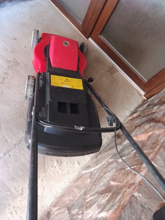 Mașina de tuns iarba electrica
