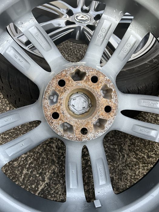 5х114 19 оргинални reanault